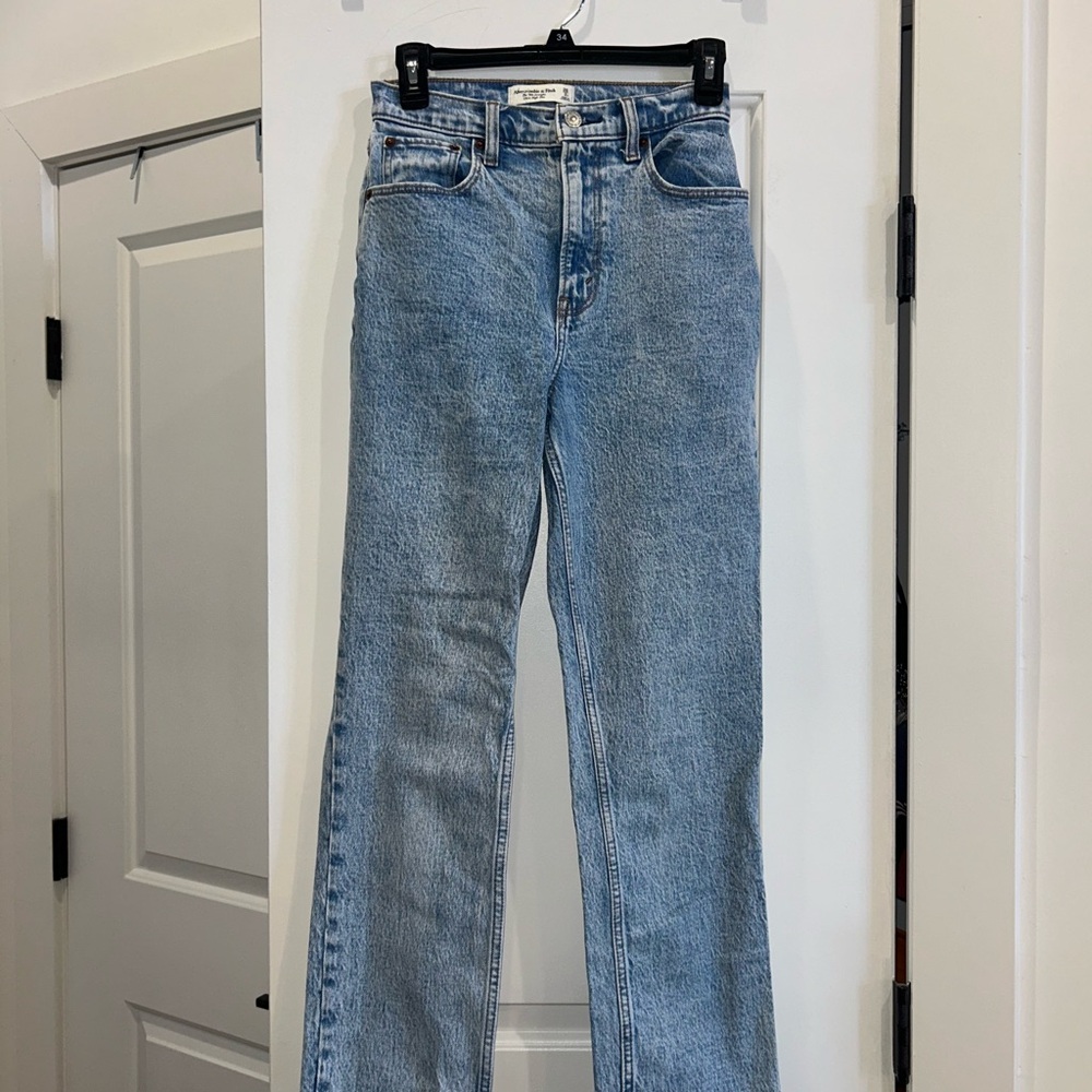 Abercrombie & Fitch Light Blue High-Rise Straight Jeans - Women